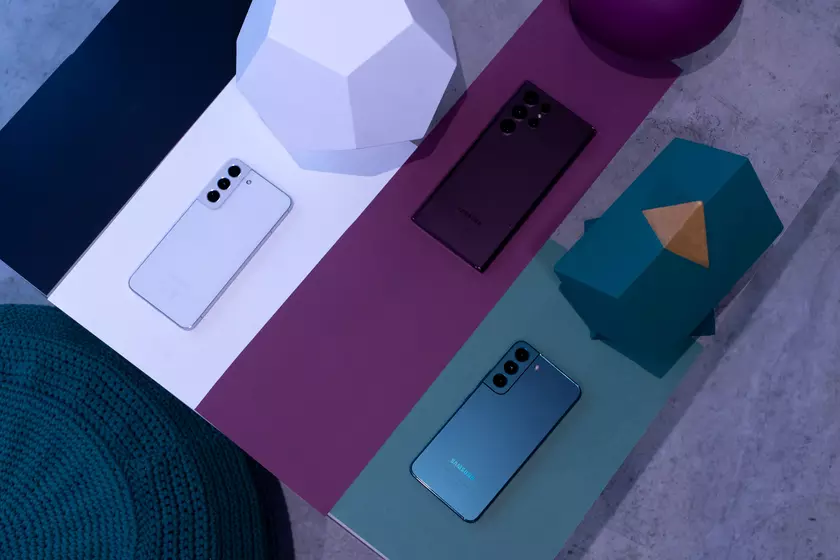 Без объяснения причин: Samsung молча изменила информацию о частоте развертки экранов Galaxy S22 и S22+