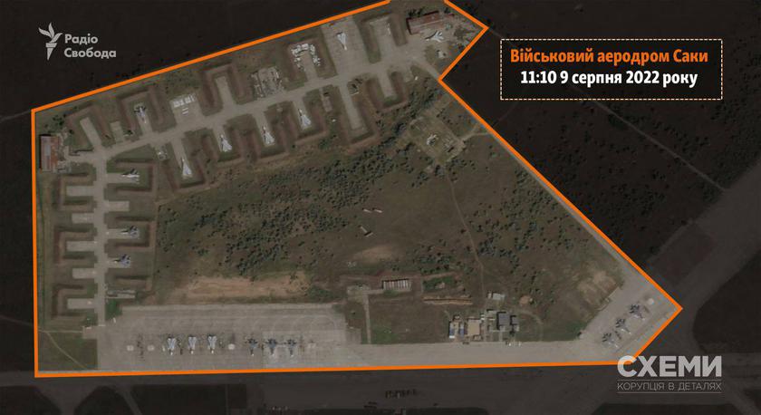 Истребители Су-30СМ, Су-33 и бомбардировщики Су-24М: СМИ опубликовали спутниковые фотографии аэропорта в Крыму за несколько часов до взрыва