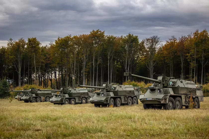 Украина хочет купить 11 дополнительных САУ Zuzana 2, одна такая установка стоит €7 000 000 и может стрелять до 40 км