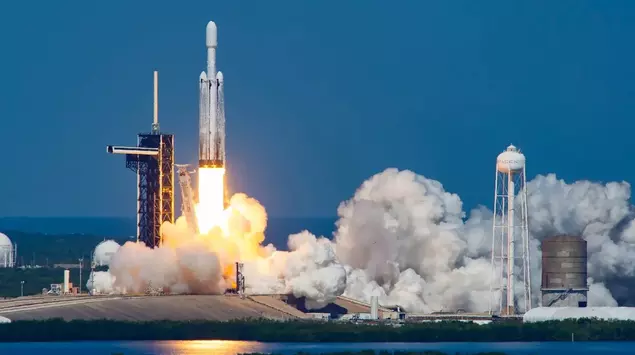 SpaceX's Falcon Heavy returns to flight ...