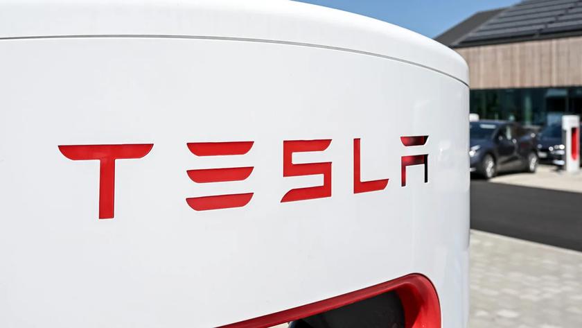 Tesla снизила цену на бета-версию Full Self-Driving до $12 000