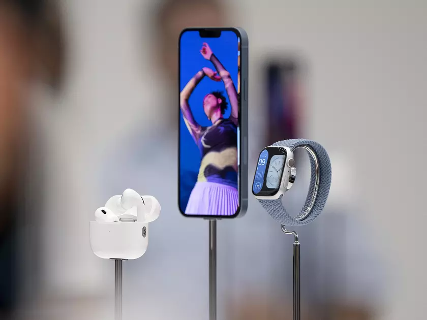 На презентации iPhone 15 Apple также представит наушники AirPods Pro с USB-C — Bloomberg