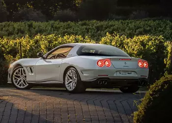 Touring Superleggera Veloce12 Aperta: Ретро-виб за ценой небольшого острова