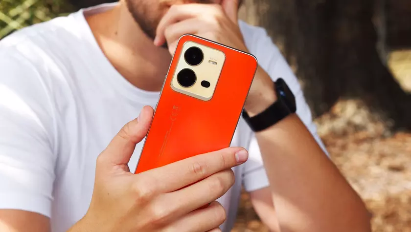 vivo X80 Lite 5G – Dimensity 900, Android 12, камера с OIS и крышка-хамелеон за $440