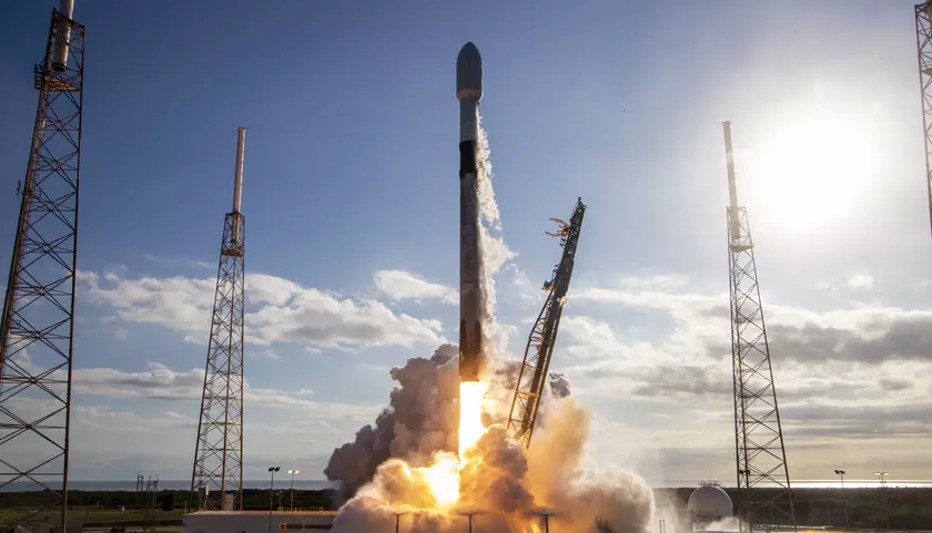 Состоялся исторический запуск ракеты Falcon 9