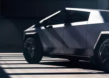 Tesla вынуждена хранить непроданные Cybertruck на парковке торгового центра