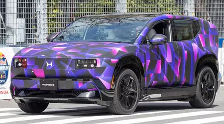 Max Verstappen prend le volant de la Honda 0 SUV, qui n'est pas encore commercialisée.