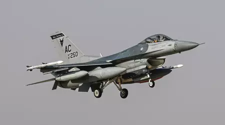 Des avions de combat américains F-16 Fighting Falcon frappent des dépôts d'armes iraniens en Syrie sur ordre de la Maison Blanche