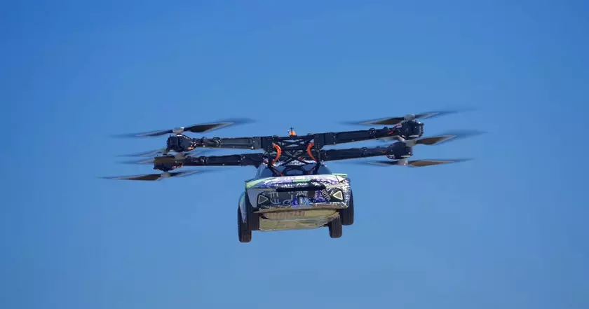 XPeng впервые показала в действии летающий автомобиль X3