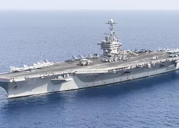 Истребитель F/A-18E упал с палубы авианосца Harry S. Truman в море