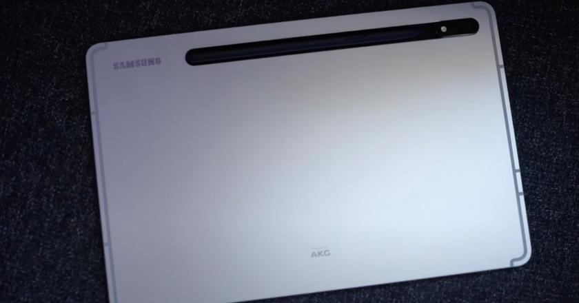 SAMSUNG Galaxy Tab S8 11" tablet con ricarica wireless qi