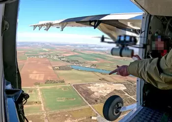 Французские военные экспериментируют с запуском FPV-дронов с легких самолетов