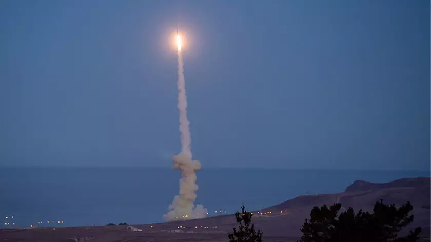 Американский перехватчик нового поколения GBI успешно сбил баллистическую ракету средней дальности