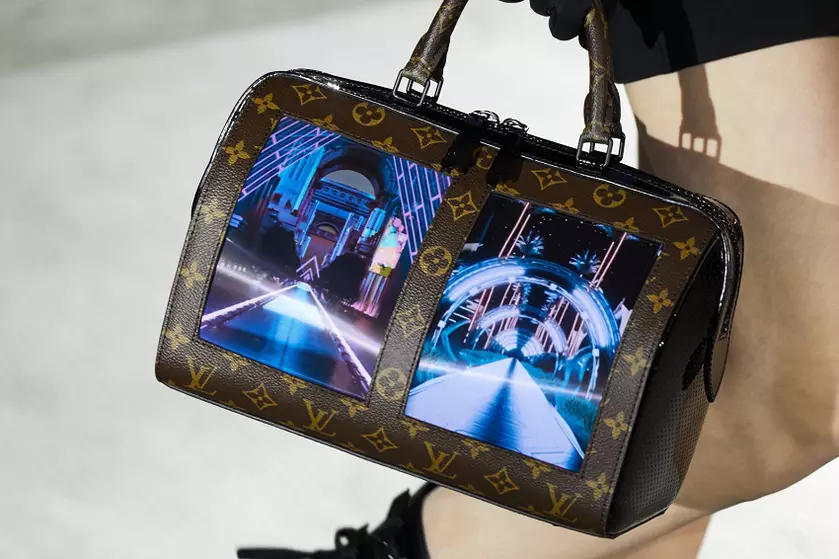 Louis Vuitton представил коллекцию сумок с OLED-дисплеями
