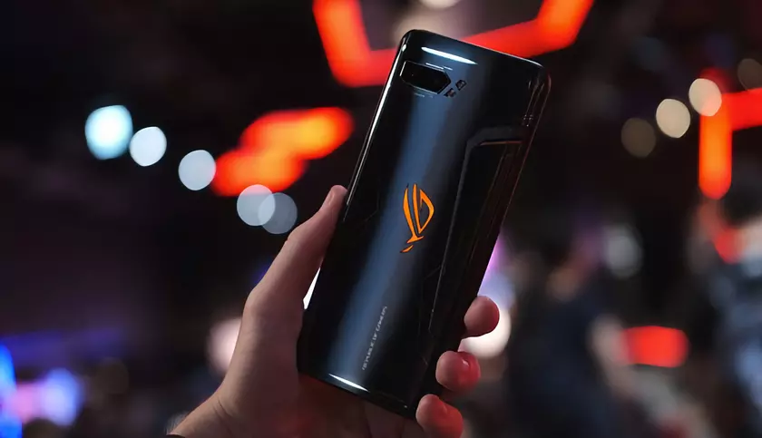 ASUS подтвердила, что игровой смартфон ROG Phone 3 дебютирует в июле