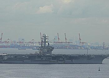 Авианосец USS Ronald Raegan с седьмой попытки смог покинуть Японию вместе с ракетным крейсером USS Antietam