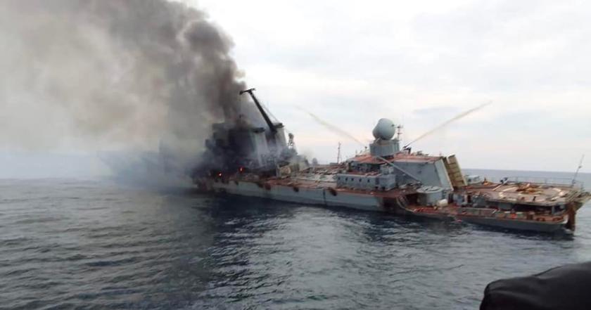 Появилось первое фото тонущего крейсера «Москва»: что оно говорит об эффективности украинской ракеты «Нептун»