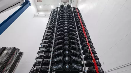 SpaceX unveils compact Starlink V2 Mini satellites with two solar panels