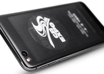 Представлен YotaPhone 3: два экрана, средний процессор и ценник китайского флагмана