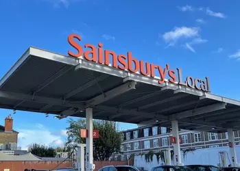 Amazon помогает открыть первый в Великобритании магазин без касс и персонала