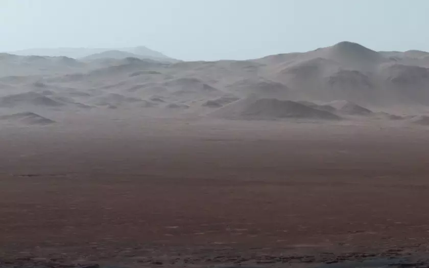 NASA показало классную панораму внутри гигантского марсианского кратера