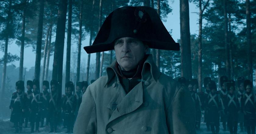 Den endelige trailer til Napoleon viser positive anmeldelser fra kritikere og viser kommandantens liv fra forskellige vinkler