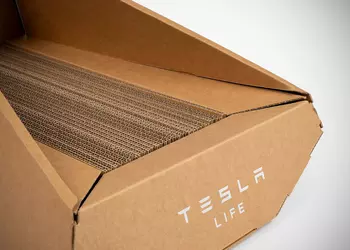 Неожиданно: Tesla выпустила лежанку для кота в стиле электропикапа Cybertruck