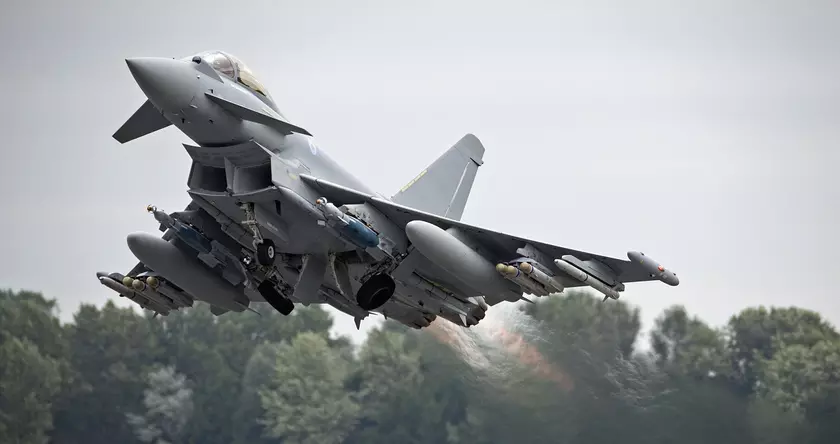 Великобритания отправит истребители Eurofighter Typhoon FGR4 в Финляндию для проверки способности взлетать и приземляться на автомобильную трассу