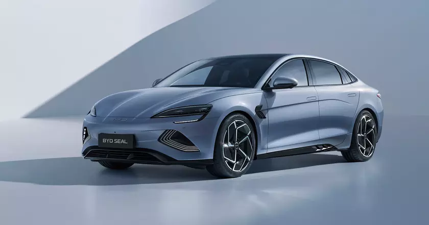 Наступление BYD в Европе: модель Seal уже в продаже