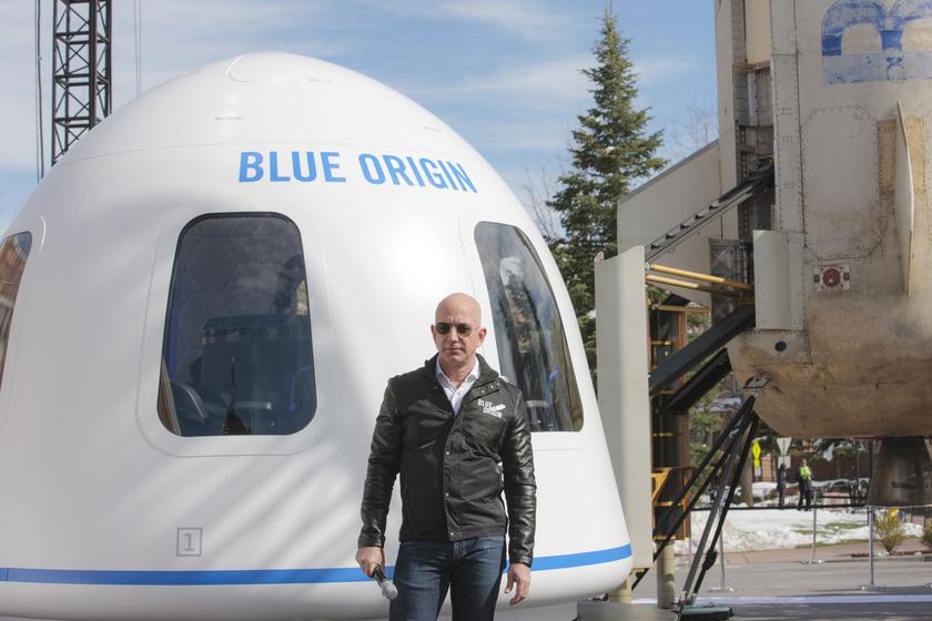 Уволиться из Amazon и улететь в космос: Джефф Безос станет первым пассажиром корабля New Shepard, который разработан Blue Origin
