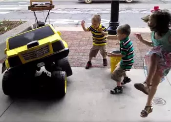 Интересные видео недели: человек-трансформер, «умная» бижутерия и съедобный квадрокоптер