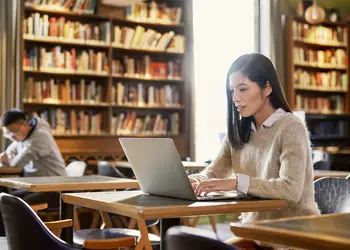 Microsoft закрывает LinkedIn в Китае из-за "сложной операционной среды"