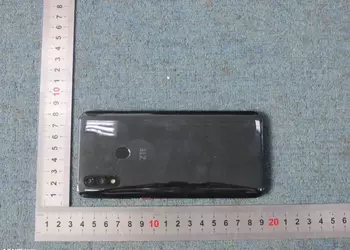 ZTE Blade V10 в FCC: двойная камера, красная кнопка питания и батарея на 3100 мАч