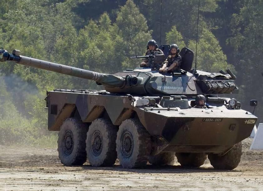 Französischer Verteidigungsminister: Ukraine erhält erstes Los von AMX-10RC-Radpanzern