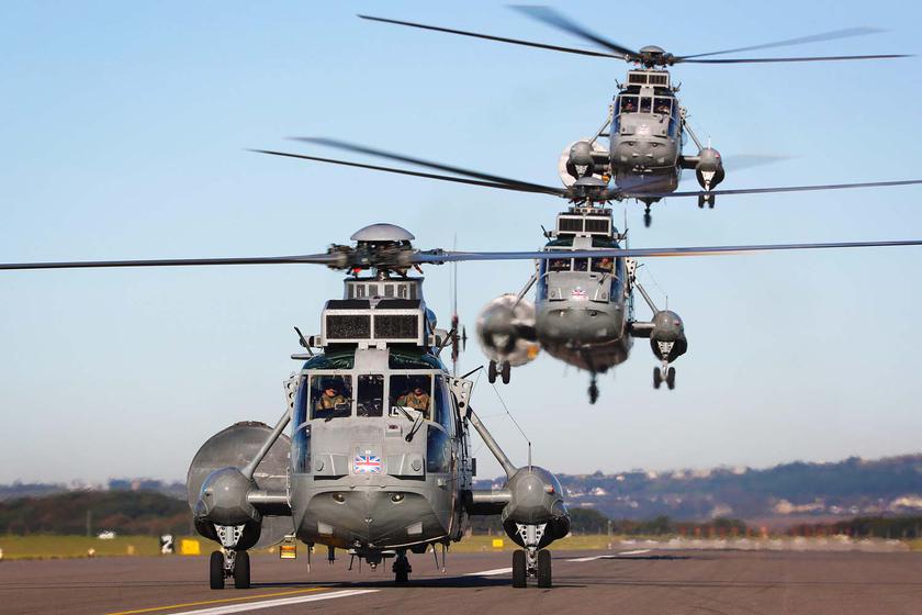 Великобритания показала видео с тремя вертолетами Sea King, которые передадут Украине
