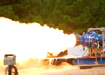 Northrop Grumman провела статический огневой тест перспективного ракетного бустера для полётов на Марс и Луну в будущих миссиях Artemis