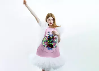 LG Display показала на Неделе моды в Сеуле одежду с растягивающимися дисплеями