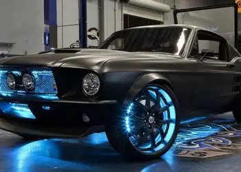 Microstang: как Ford Mustang напичкали электроникой на Windows 8 и контроллером Kinect