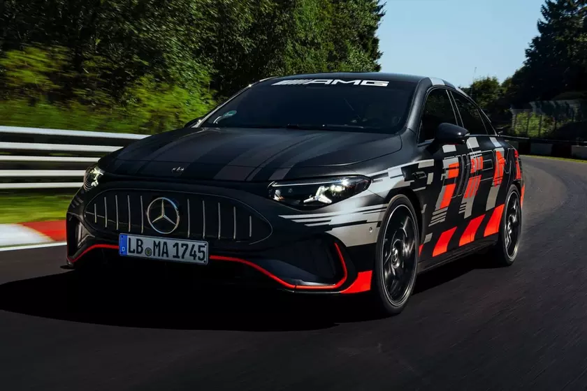Электрический Mercedes-AMG CLA 45 на треке Нюрбургринг