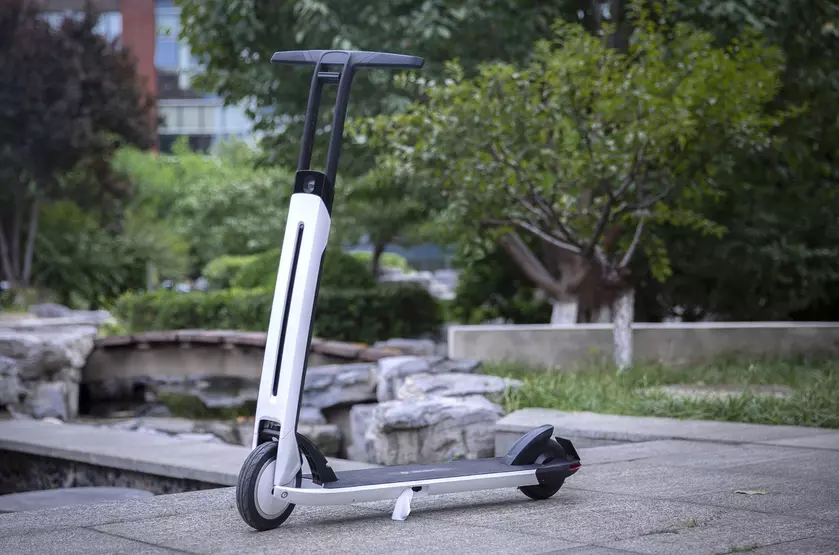 Ninebot Electric Scooter Air T15: электросамокат с футуристическим дизайном