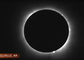 В США продемонстрировали первые кадры солнечного затмения