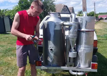 Украинец перевёл автомобиль на дрова из-за дефицита топлива