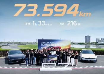 Стиль «боком»: электромобиль XPeng P7 установил рекорд Гиннесса с непрерывного дрифта