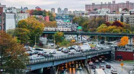 US tightens greenhouse gas emission standards for heavy trucks
