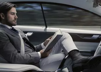 NVIDIA будет работать над платформой для самоуправляемых авто