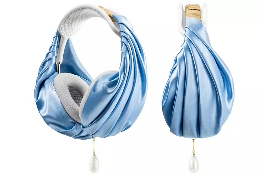 Tech Meets Art: Masterpiece Headphone Covers Inspired by Classical Paintings