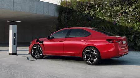 Skoda has unveiled the Superb Hatch iV plug-in hybrid: 120 km range on electric power