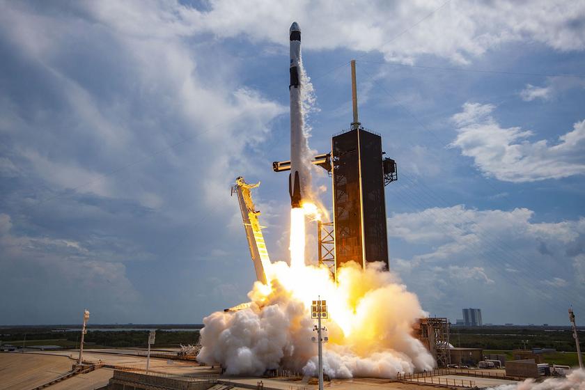 SpaceX снимет с орбиты часть спутников Starlink V2 Mini, которые начали снижаться
