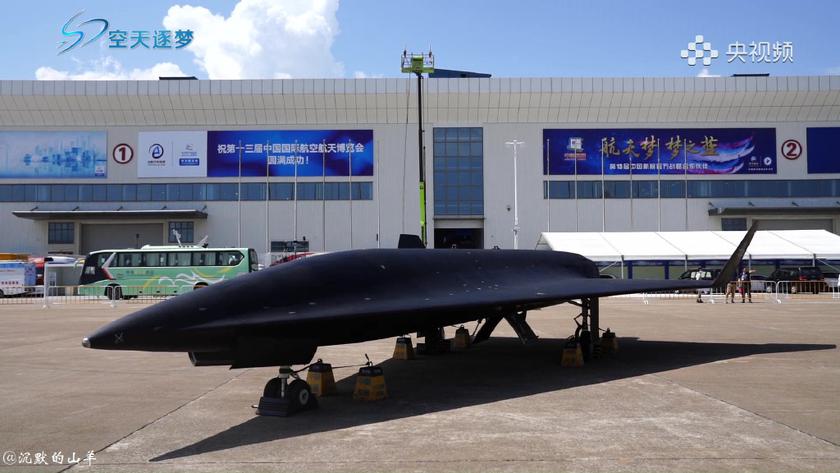 Китай показал беспилотник WZ-8, который может развивать скорость 3700 км/ч и должен уничтожать истребители F-35 Lighting II