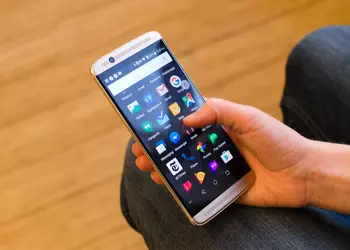 ZTE Axon 9: первые изображения и характеристики смартфона